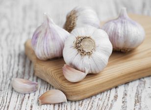 You need to see this fastest (and most fun) way to peel garlic