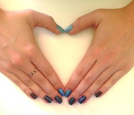 Paint ’em blue for Autism Awareness: This dad is putting the ‘MAN’ into manicure