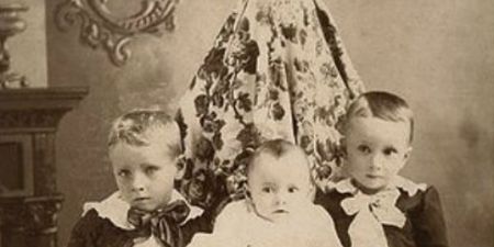5 vintage family portraits that are hilarious (though mildly terrifying)