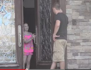 WATCH: Children unwittingly let a stranger inside their homes