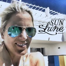 What’s in my beauty bag for our family holiday? Come and see