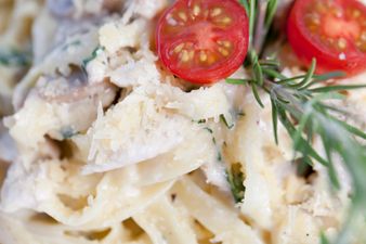 RECIPE: 4-ingredient sweet n’ salty fettuccine with baby tomatoes (swoon)