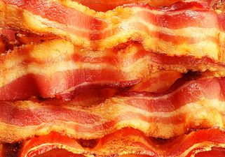 How to cook crispy 2-minute bacon… in the microwave