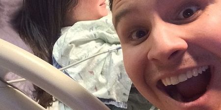 Man takes selfie while his wife is giving birth… it goes viral