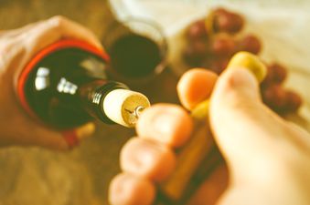 Health minister announces minimum prices for wine and beer