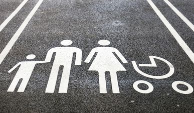 9-Month Pregnant Woman Fined For Using Family Parking Space Because She “Wasn’t A Parent Yet”
