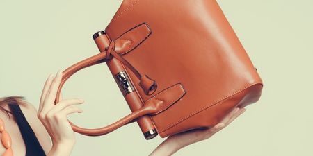 This new calculator will tell you how much your handbag weighs