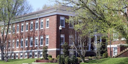 School’s Hilariously Harsh Note To Parents To “Exit The Building” Is ON POINT