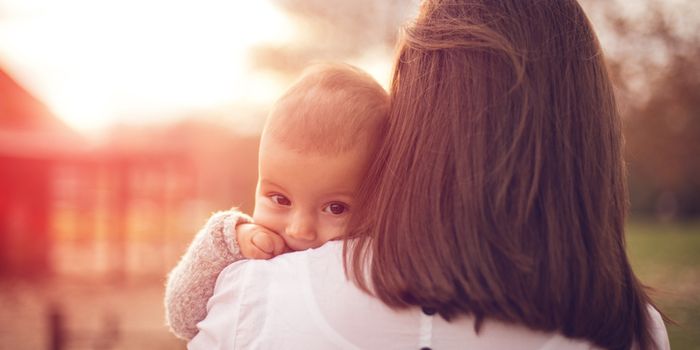 Why women tend to carry their babies on their left side