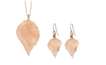 We’re giving away this gorgeous 18k rose gold Chupi jewellery set