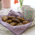 This recipe for oat and chocolate cookies only takes TWO minutes