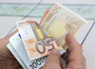 Here’s how much money Irish people lose lending to loved ones every year