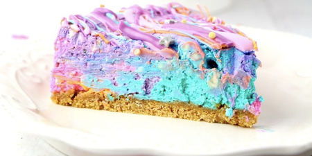 Got a birthday party coming up? This NO BAKE unicorn cheese cake will go down a treat
