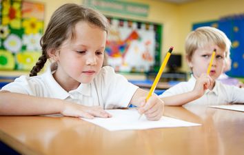Children showing difficulty holding pencils because of smart devices, warns expert