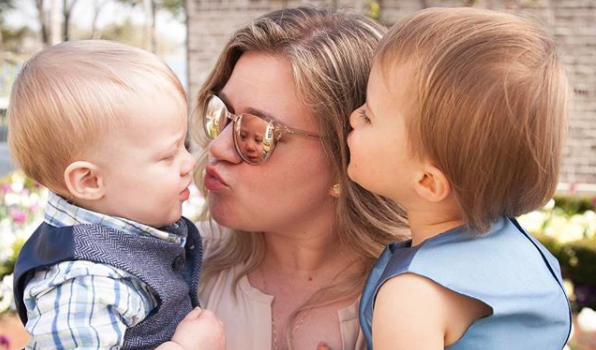 Kelly Clarkson's parenting 'fear