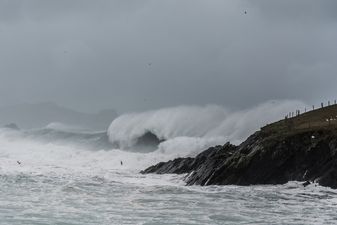 An Orange wind warning remains in place for 9 counties until this afternoon