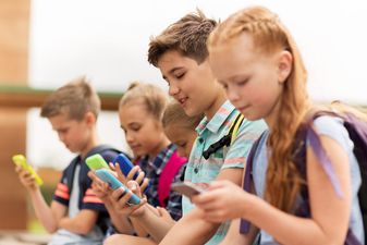 Apple advised to study the impact of children using smartphones