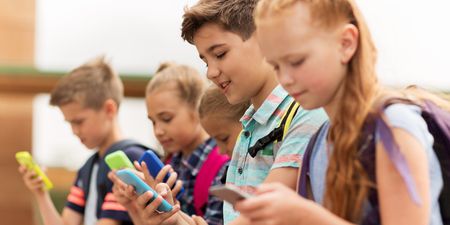 Apple advised to study the impact of children using smartphones