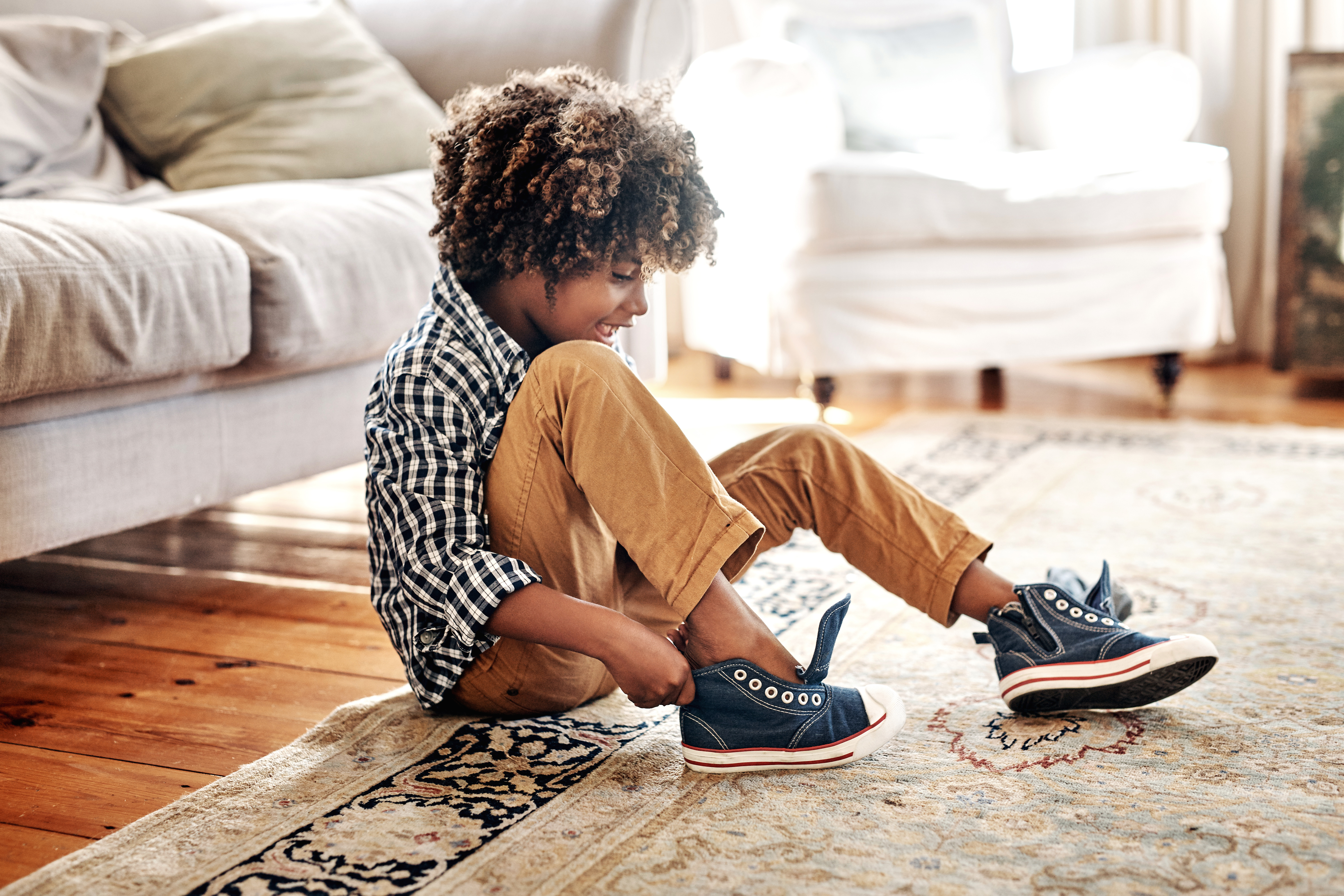 This simple trick will make sure your kids put their shoes on the right  feet - HerFamily