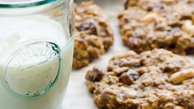 These 2-ingredient crackers are the perfect healthy after-school snack