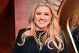 Kelly Clarkson is teaching her children about sexual harassment