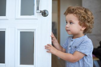 Parents are critical about this ‘child-safe’ doorknob in a doctor’s office