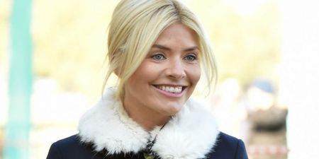 Holly Willoughby’s wearing a wide-legged cropped jean today and they look super comfy