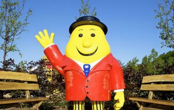 The animals at Tayto Park are enjoying cool treats in the sun and it’s just adorable