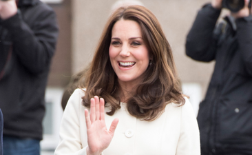 People are FREAKING OUT about Kate Middleton’s fingers in this pic