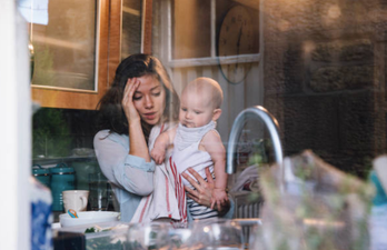 Mum asks whether her sitting room is messy and other mums tear her to shreds