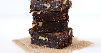 These 5-minute raw espresso brownies are not only delicious, but good for you too