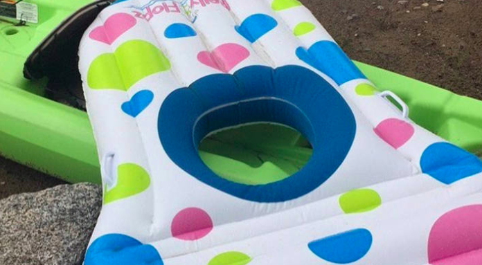 A pool float with a hole for your pregnant belly exists and FINALLY