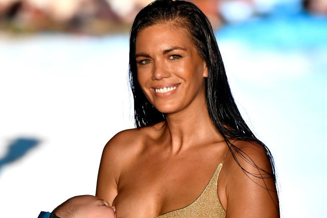 Model praised for walking down the runway while breastfeeding her child