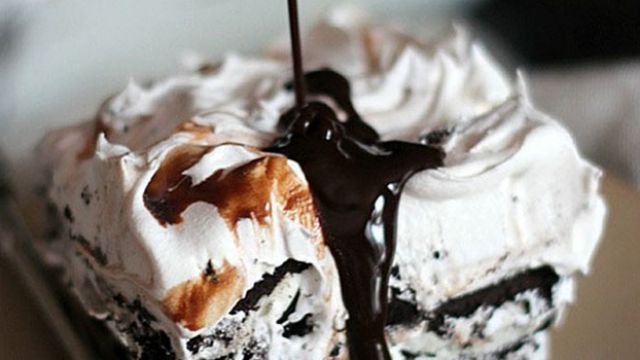 You can make this insanely good Oreo ice cream cake with just 3 ingredients