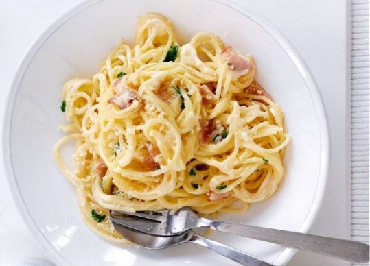 This low fat spaghetti carbonara recipe is actually beyond delicious