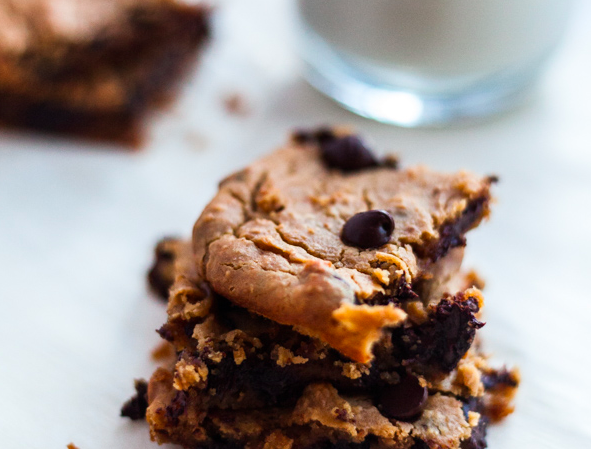 These chocolate chip blondies are vegan and gluten-free (and completely delicious)