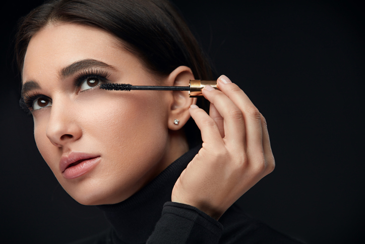 3 totally GENIUS hacks that will transform your mascara game forever