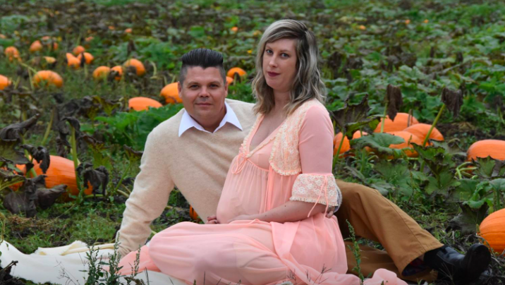 Couple’s Halloween maternity photoshoot is both terrifying and hilarious