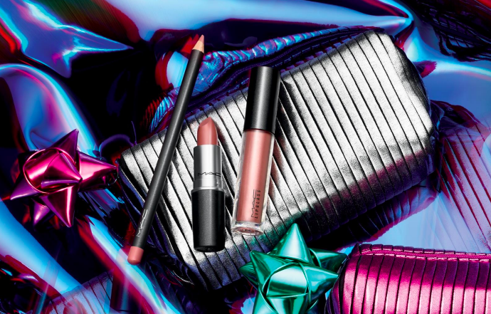 The MAC Christmas collection is here and we want one of everything, please