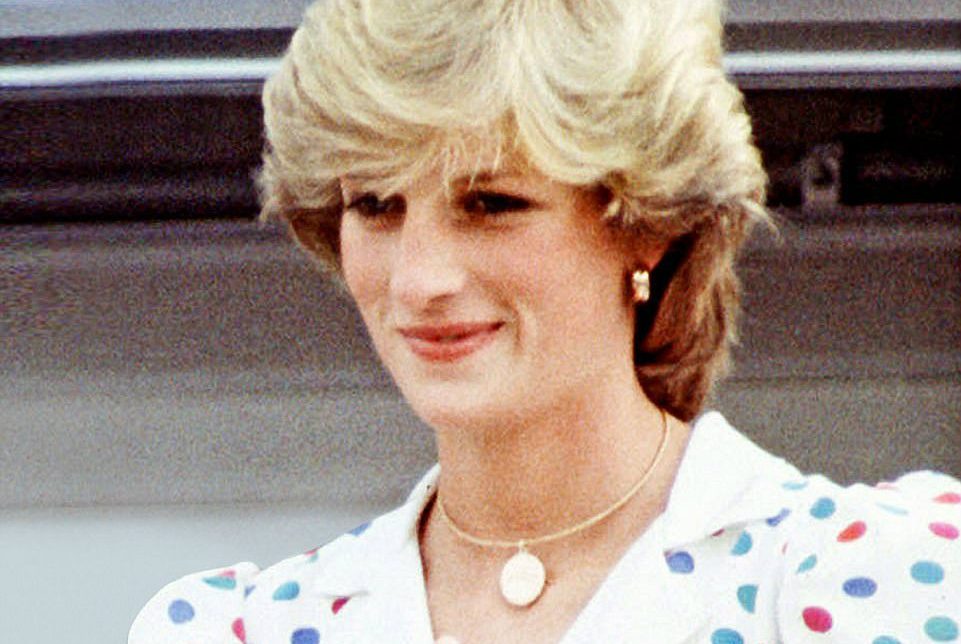 You need to see this rude (and hilarious) birthday card that Princess Diana sent her accountant