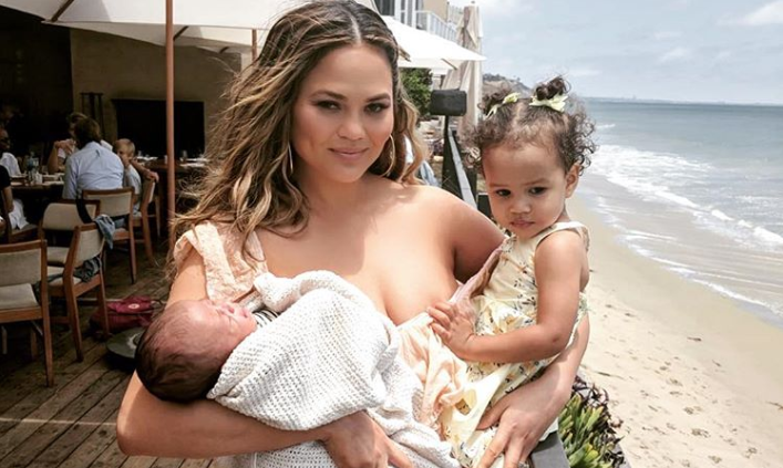 Chrissy Teigen responds brilliantly to woman shaming her for not breastfeeding
