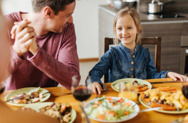 Study suggests eating dinner as a family can improve your child’s behaviour