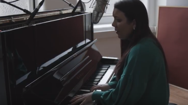 This woman created such a clever song about Mrs Hinch…and she sounds like Adele