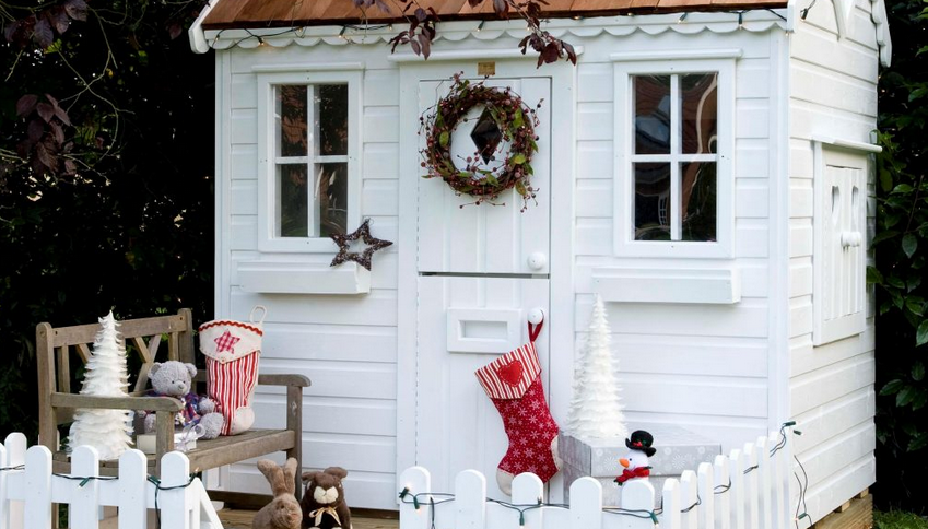 This amazing wooden playhouse will make dreams come true this Christmas