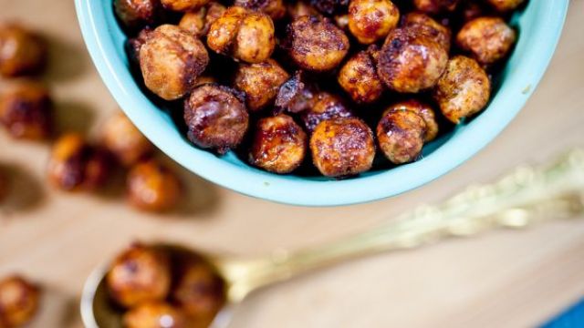 These roasted chickpeas is the healthy snack we’ll all be munching on instead of crisps