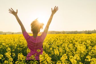 Hay fever and sunburn warnings issued as temperatures to soar over the weekend
