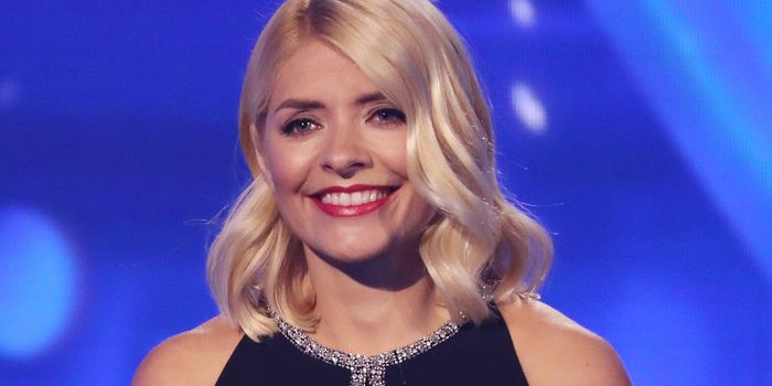 Some viewers were very unhappy with Holly Willoughby's Dancing On Ice look last night
