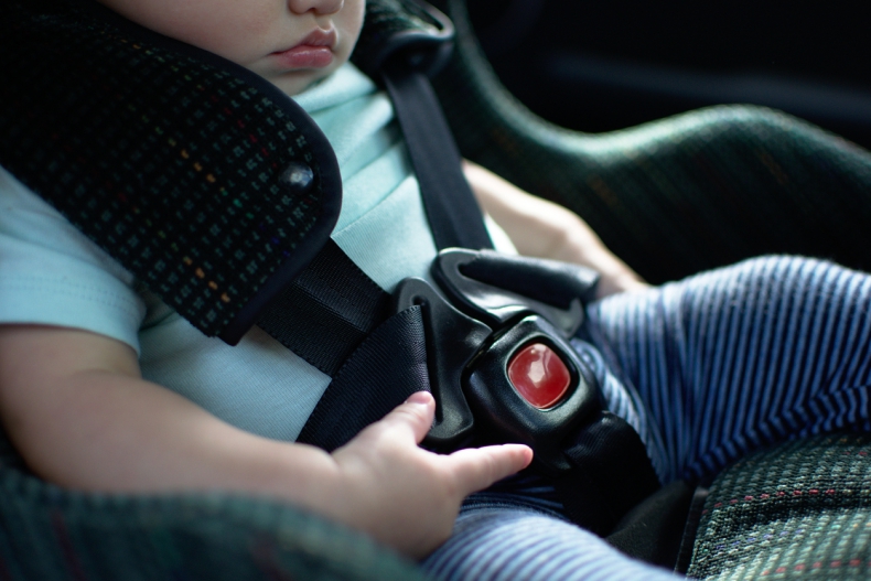 What your baby should wear when travelling in a car seat during winter