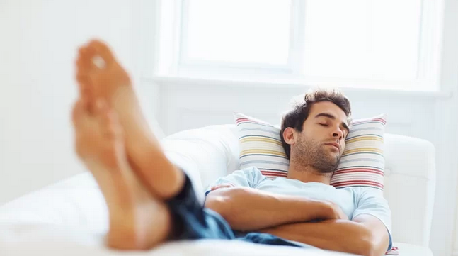 Trying for a baby soon? Going to bed early will improve your man’s sperm quality