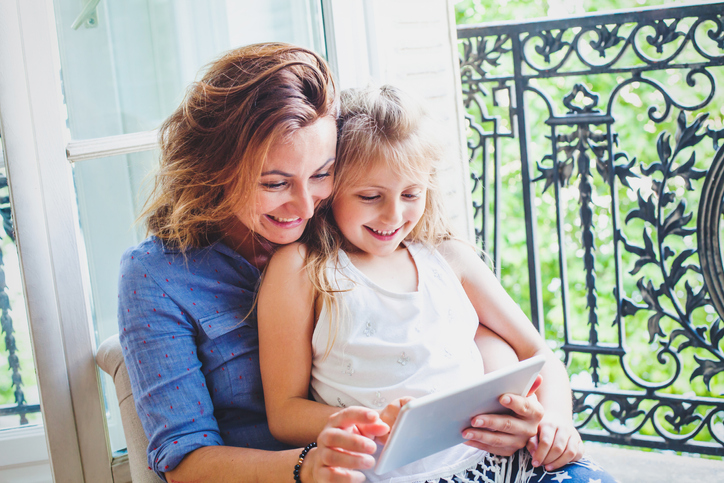3 small (but simple) parenting tricks we should be taking from French parents